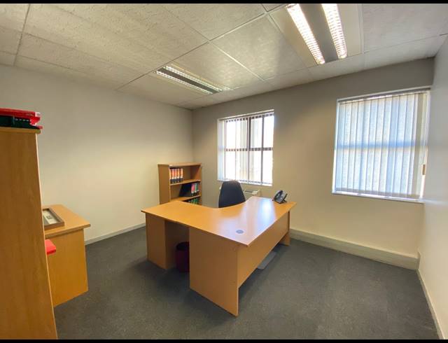 252M² OFFICE TO LET IN BRYANSTON